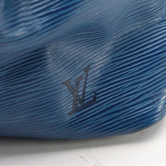 Louis Vuitton Petit Noé Bucket Bag in Toledo Blue Epi Leather - GUC